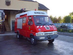 Unidad Renault Camiva B-110 de rescate frente al cuartel
