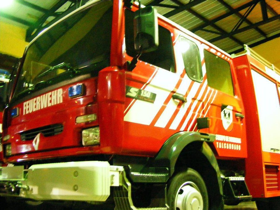 Carro Renault Camiva S-150 estacionado en la sala de máquinas