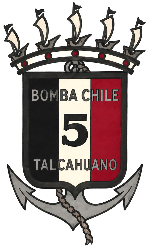 Escudo naval de la Quinta: corona naval con cinco veleros, franjas negra, blanca y roja con Bomba Chile, el 5 y Talcahuano, sobre un ancla
